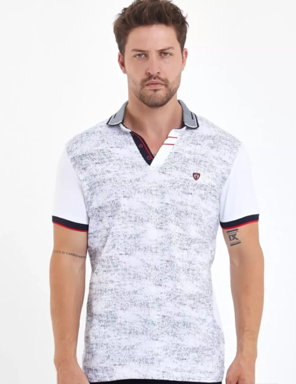 Polo à motifs